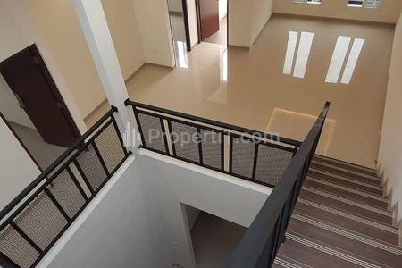 Jual Rumah 2 Lantai Minimalis Masih Baru di Tebet, Jakarta Selatan, Dekat ke Stasiun LRT