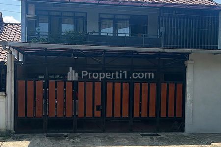 Jual Rumah Modern Tropis Minimalis Siap Huni 4 Kamar Tidur 4 Kamar Mandi Carport Harga Termurah Dekat Pasar Modern dan Sport Club di Batununggal Bdg