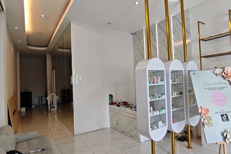 Sewa Ruko Golf Island PIK Ukuran 4,5x15 Tipe 3 Lantai Semi Furnish Kantor Unit Ready