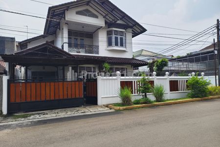 Dijual Rumah Posisi Hook Siap Huni dengan Area Bebas Banjir di Perumahan Duren Sawit Baru Jakarta Timur