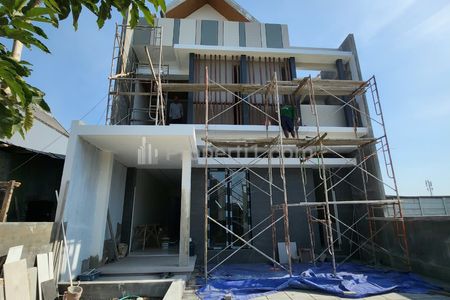 Dijual Rumah Baru Citraland Crystal Golf Surabaya Barat - Desain Attic Modern 2 Lantai, Dekat Palimanan Golf, Universitas Ciputra, Hokky Buah
