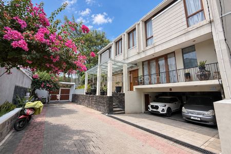 Dijual Rumah Mewah Private Townhouse di Ampera Jakarta Selatan
