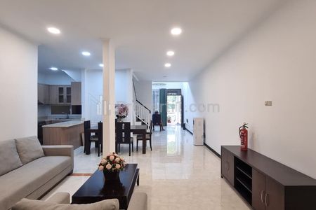 For Rent Spacious 4BR House with 305 sqm Building Area – Kuningan, South Jakarta