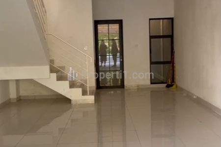 Disewakan Ruko Hook Murah Bagus 3 Lantai di Maison De Wisteria Metland Menteng Cakung Jakarta Timur Siap Pakai dan Siap Usaha