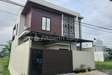 Dijual Cepat Rumah Modern 2 Lantai Full Furnished di Nogotirto Sleman, Dekat UNISA dan RS Queen Latifah
