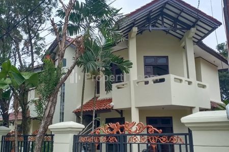 Disewakan Rumah 2 Lantai Dalam Komplek di Cinere, Depok