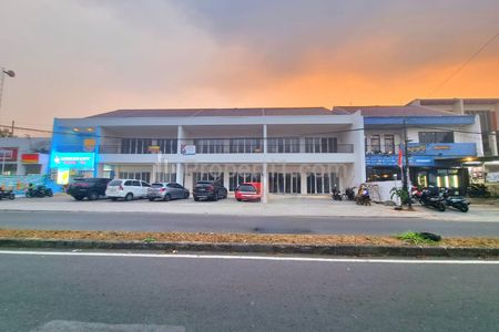 Disewakan Ruko Gandeng di BSD Kencana Loka, Hadap Jalan Raya, Area Ramai, Free Parking, Dekat Sekolah dan Pemukiman Padat