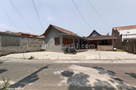 Dijual Cepat Tanah Strategis Bonus Bangunan Pinggir Jalan Aspal Mepet Kampus UMY Bantul