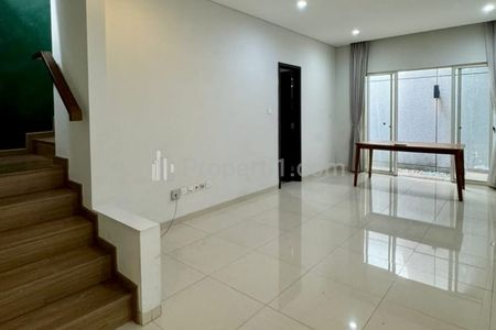 Jual Rumah 2 Lantai di Serenia Hills Lebak Bulus, Jakarta Selatan - SHM & Hadap Selatan