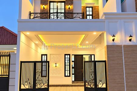 Jual Rumah Babatan Pantai Row Jalan 3 Mobil Model American Classic Mewah Dekat Grand Kenjeran Surabaya Timur