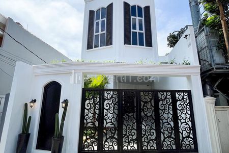 Dijual Rumah Modern Classic Turun Harga di Kemang Timur, Jakasta Selatan