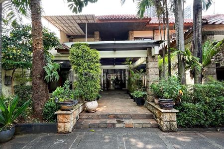 Dijual Rumah Mewah Sangat Terawat Siap Huni Bebas Banjir Lingkungan Tenang di Kemang, Jakarta Selatan