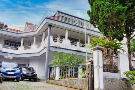 Dijual Villa Full Furnished di Jayagiri Dekat Alun-alun Lembang