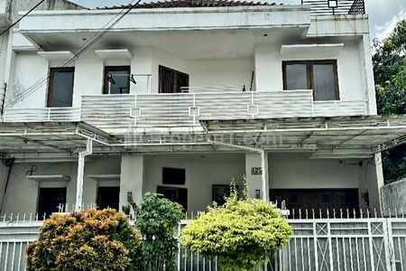 Jual Cepat Rumah Siap Huni 2.5 Lantai Balkon + Rooftop di Jakarta Timur - Duren Sawit - Perumahan Billymoon - LT 200m2 / LB 220m2 - Edisi Pindahan
