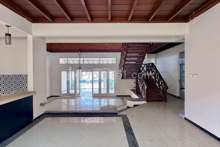 Jual Rumah di Ciputat, Tangerang Selatan Dekat UIN & Ada Kolam Renang