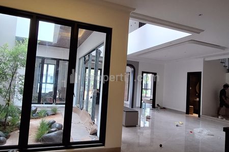 Jual Rumah Mewah di Alam Sutera, Bangunan Mandiri Baru, Furnish Design Interior, Dekat Tol