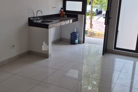 Disewakan Rumah Murah Bagus 3 Lantai di Wisteria Metland Menteng Jakarta Timur Siap Huni Minimalis Modern