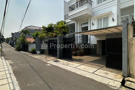 Dijual Modern Classic House Siap Huni Dekat Stasiun MRT di Kebayoran Baru, Jakarta Selatan