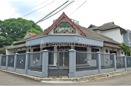 Dijual Rumah Asri Nyaman Ex Dokter Jalan Srimolek Kembar Timur Kota Bandung Cocok untuk Rumah Tinggal Kantor Tempat Usaha Lokasi Strategis