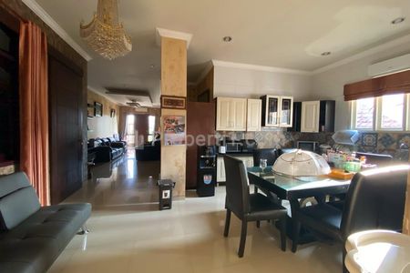 Jual Rumah Strategis Semi Modern Vintage Ketabang Genteng Surabaya Pusat Kota
