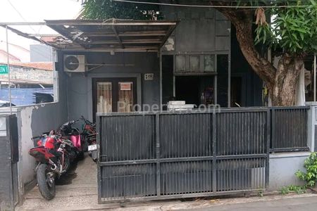 Dijual Rumah Bagus Pinggir Jalan Raya Strategis di Cilodong, Depok