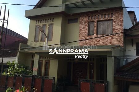 Dijual Rumah Second 2 Lantai Murah Siap Huni di Grand Galaxy City Bekasi