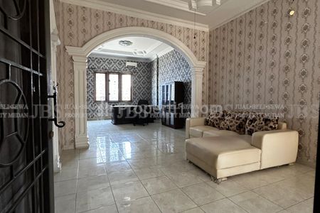 Jual Ruko Gandeng 2,5 Tingkat di Jalan Pembangunan IV (Daerah Krakatau) - Medan