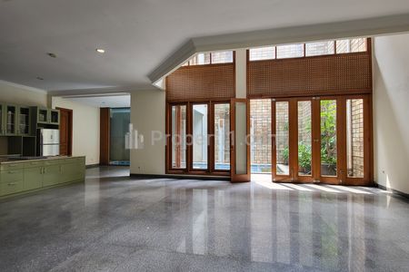 Disewakan Rumah Siap Huni Lingkungan Tenang di Senopati Kebayoran Baru, Dekat SCBD Jakarta Selatan