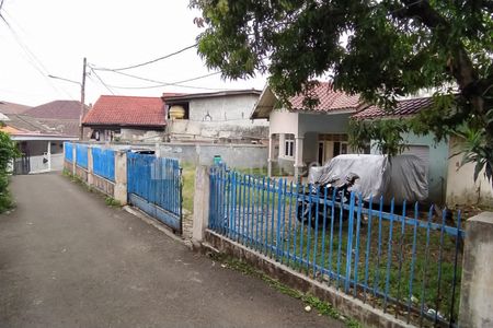 Dijual Rumah Tua Apa Adanya Area Bebas Banjir di Kampung Makasar Jakarta Timur