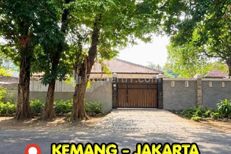 Dijual Cepat Rumah di Kemang Jakarta Selatan Tropis Modern Ada Private Pool Siap Huni Akses Jalan 2 Mobil Lebar