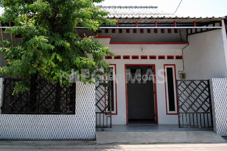 Jual Rumah di Pucang Gading Atas, Demak, Dekat Jalan Raya, Ruangan Lega