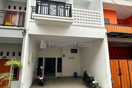 Dijual Rumah 2 Lantai Rooftop di Bintara Bekasi Bonus Furniture