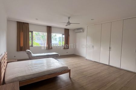 Sewa Rumah Siap Huni Dalam Compound di Cipete, Jakarta Selatan - 4 Kamar Tidur & Furnished