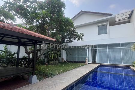 Sewa Rumah Siap Huni Dalam Compound di Cilandak, Jakarta Selatan - Ada Kolam Renang & Taman