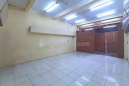 Disewakan Ruko 3 Lantai, Lokasi Strategis, di Menceng Raya, Jakarta Barat