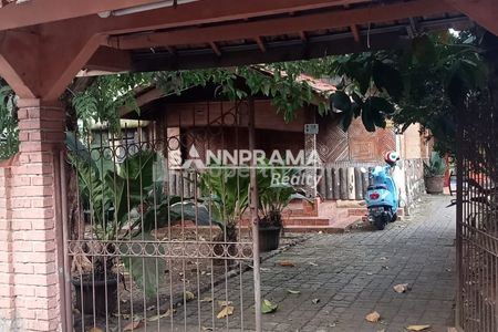 Dijual Tanah Bonus Rumah di Kalibaru, Dekat Setu Cilodong