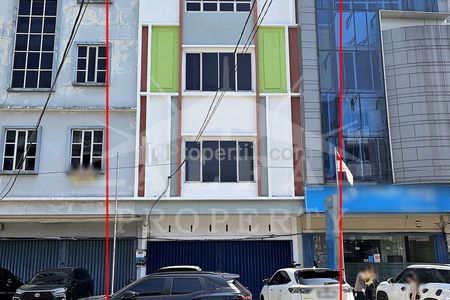 Sewa Ruko Pusat Kota Banyak Ruangan Cocok Kantor Cafe Bank Finance di Jalan Juanda, Pontianak