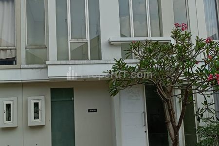Disewakan Rumah Grand Pakuwon Surabaya Barat Hadap Timur SHM