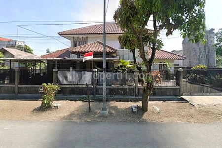 Jual Rumah Klasik Tropis 5 Kamar Tidur 5 Kamar Mandi Garasi Carport Luas Dekat Kawasan Komersial Kuliner Perkantoran Sekolah di Arcamanik Bandung