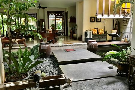 Dijual Rumah Mewah, Homie, Siap Huni, Lingkungan Tenang dan Asri di Permata Hijau, Jakarta Selatan,  SHM (Bentuk Tanah Ngantong).