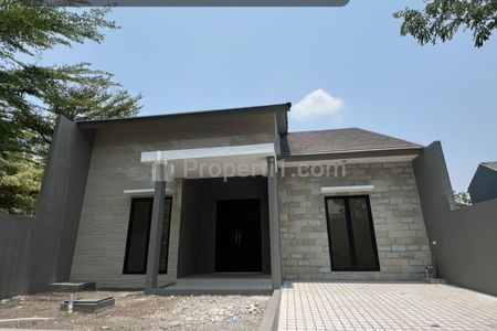 Disewakan Rumah Baru 209 m2 Northwest Lake Citraland Surabaya Barat - New Modern 1 Lantai Spesial 3 Kamar Tidur - Carport 4 Mobil Luas - Lokasi Hook