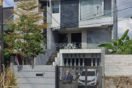 Jual Rumah Modern Minimalis View Kota Bandung Interior Premium 6 Kamar Tidur 5 Kamar Mandi Carport di Sayap Jl. DR. Setiabudi Bandung