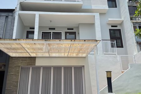 Dijual Rumah 3 Lantai Mewah di Dekat Sport Jabar Arcamanik Pasir Impun Bandung