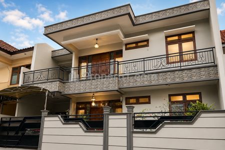 Dijual Rumah Apik 2 Lantai dan Area Bebas Banjir di Jaticempaka Bekasi