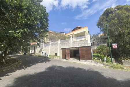 Penampakan Depan Villa