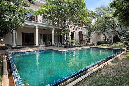 Sewa Rumah Mewah di Bukit Golf Pondok Indah, Jakarta Selatan - Halaman Luas & Private Pool