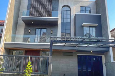 Jual Rumah 3 Lantai Puri Widya Kencana w/ Rooftop di Citraland, Surabaya