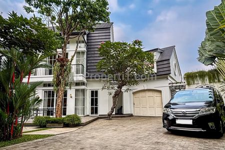 Dijual Rumah Cantik Design Modern Resort dengan Halaman Luas dan Lokasi Strategis di Cilandak, Jakarta Selatan