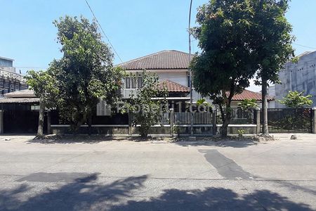 Jual Rumah Klasik Tropis 5 Kamar Tidur 5 Kamar Mandi Garasi Carport Luas Dekat Kawasan Komersial Kuliner Perkantoran Sekolah di Arcamanik Bandung