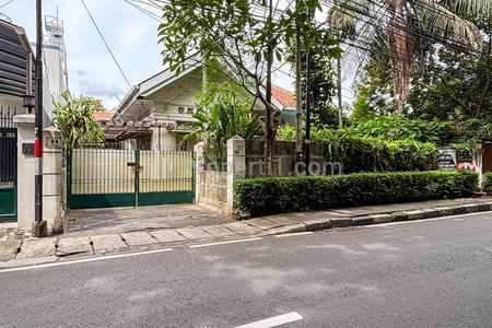 Dijual Turun Harga Rumah Lama Hitung Tanah Area Premium Jalan Lebar di Menteng, Jakarta Pusat